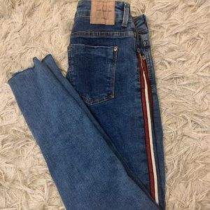 Zara jeans w/ white&red stripes